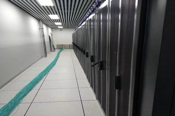 如何选择性价比高的香港机房服务提供商