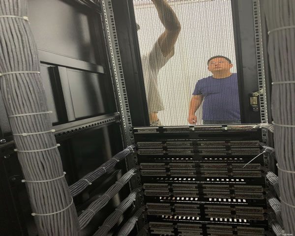 稳定性对比新加坡的VPS服务是否值得选择